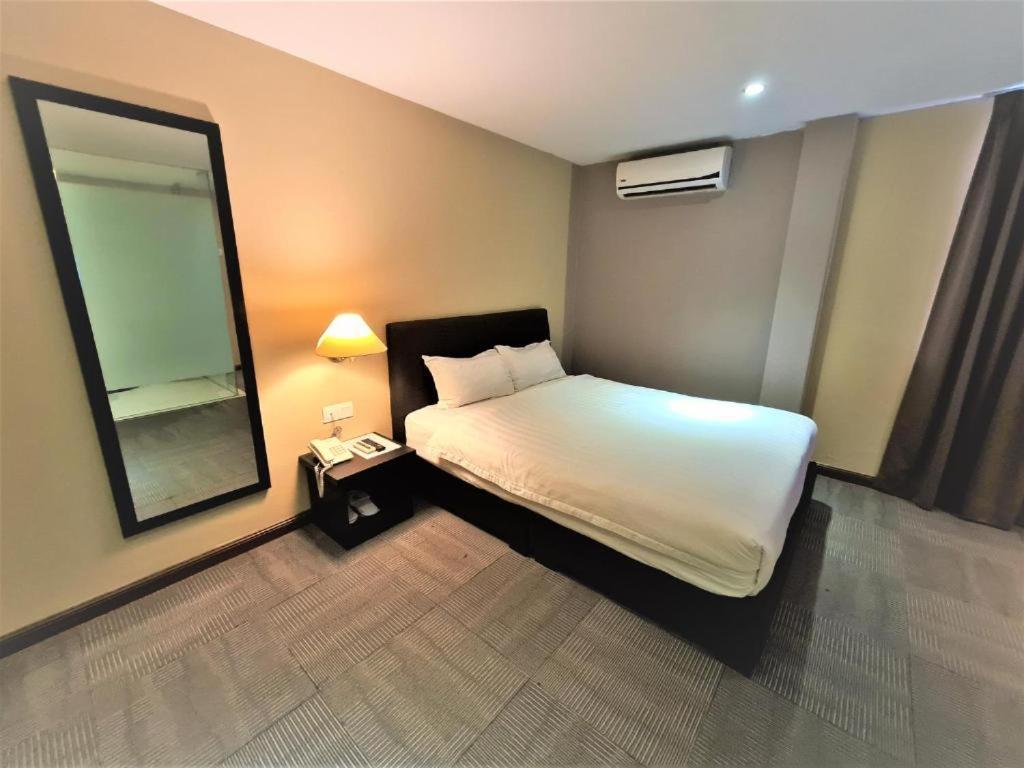 Merdeka Hotel Kluang Exterior foto
