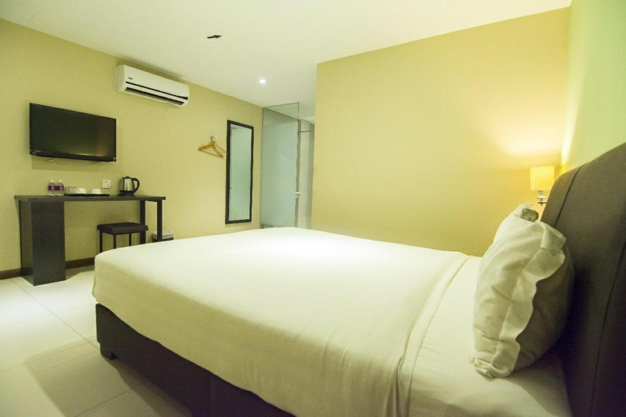 Merdeka Hotel Kluang Exterior foto