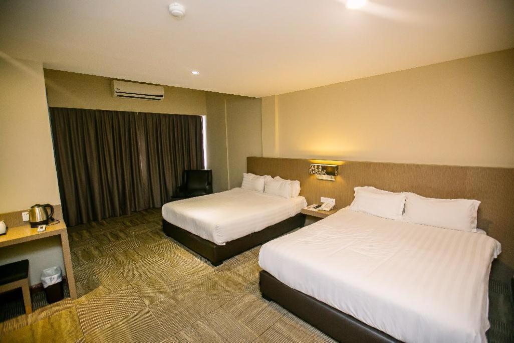 Merdeka Hotel Kluang Exterior foto