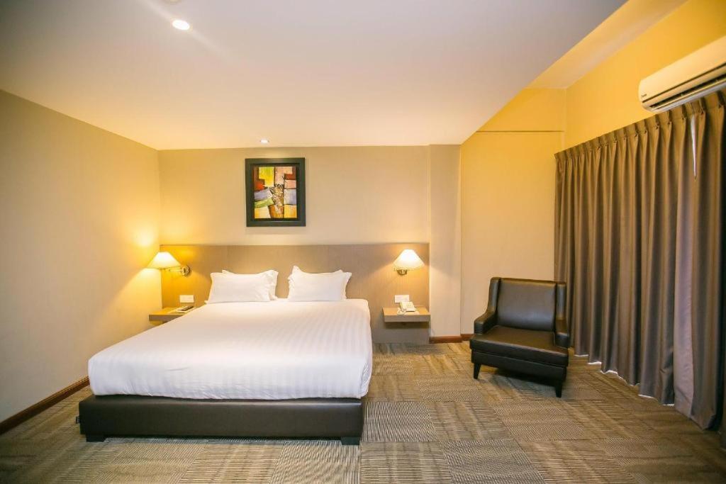 Merdeka Hotel Kluang Exterior foto